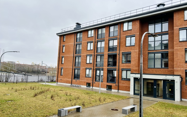 Breeze on the embankment Flat