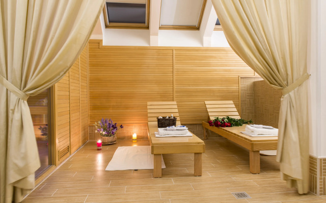 Boutique Seven Days Hotel