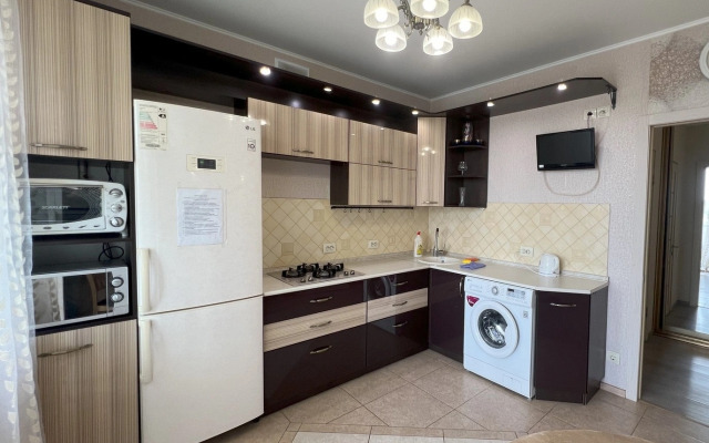 V Novom Elitnom Dome V Tsentre Goroda Flat