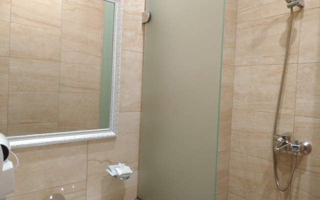8 Avenyu Hotel
