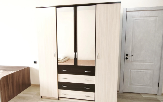 Uyutnaya V Tsentre Na Ulitse Modogoyeva Flat
