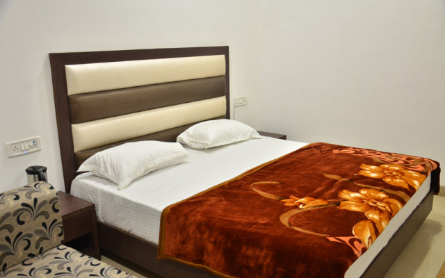Popular Hotel