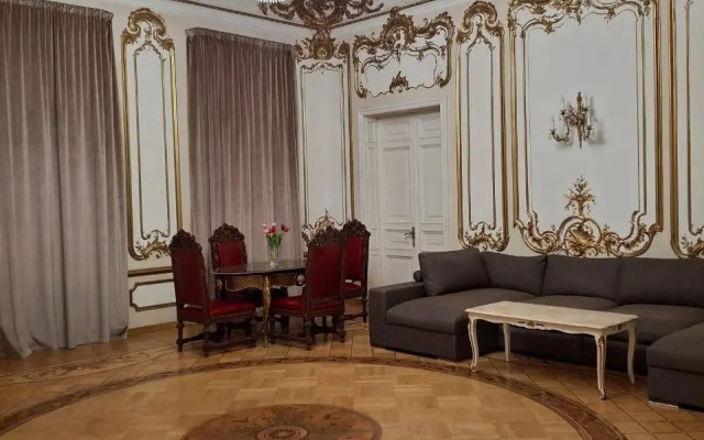Izi Jiza Na Voskresenskoy Naberezhnoy 30 Apartments