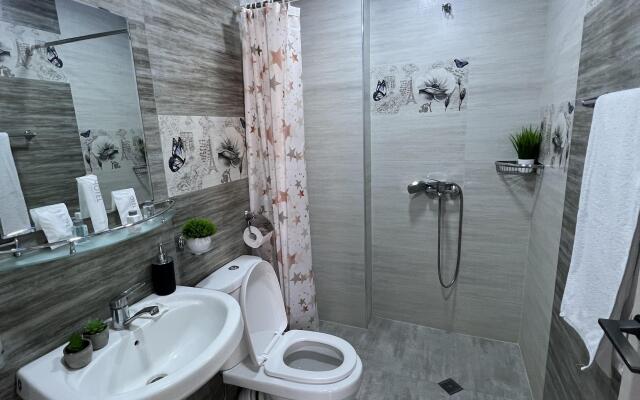 Comfort With Green Refreshing Interior Apartments