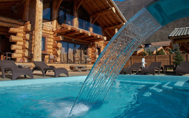 Kedr 750, 6 spalen, 15 gostej s Bassejnom i Banej Chalet