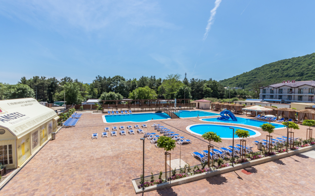Roza Vetrov Hotel