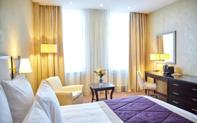 River Palace Hotel