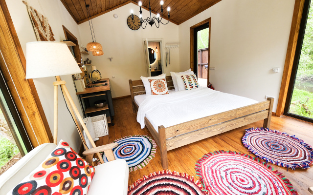 Zhivopisniy ostrov Glamping