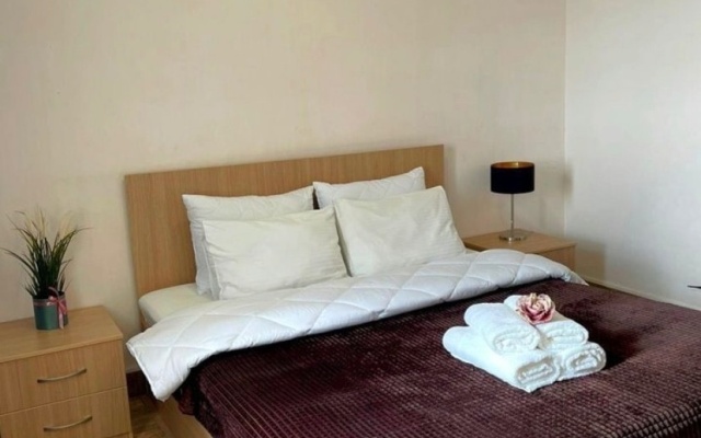 Квартира студия GoldApart на Университетской набережной 46