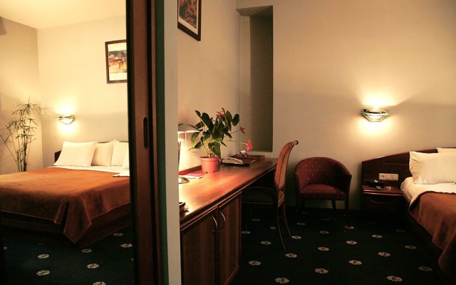 Ararat Hotel