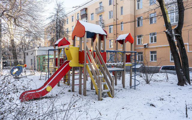 Ryadom S Chkalovskoy Lestnitsey Apartments