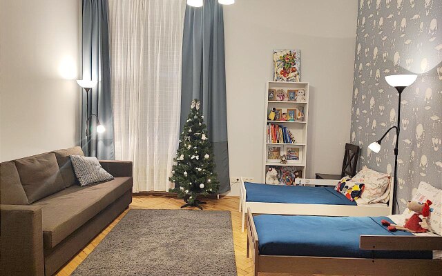 Апартаменты Петербургская Квартира в Центре на Марата