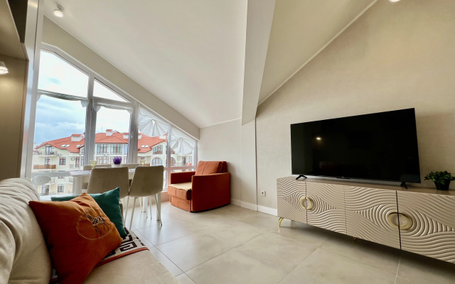Yarkaya S Kusochkom Morya Flat