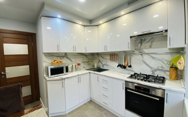 Квартира Уютная в Тихом Центре на Роз 61 10 Минут до Моря