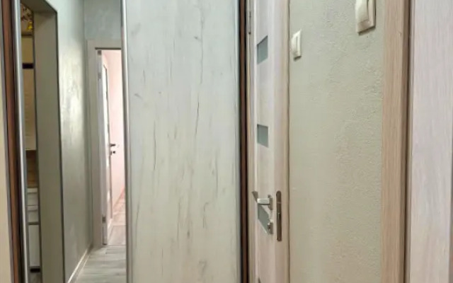 2-kh Kom Kvartira s Vidom na Gory Flat