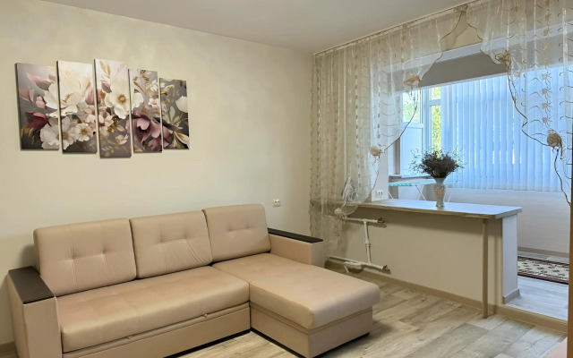 2-kh Kom Kvartira s Vidom na Gory Flat