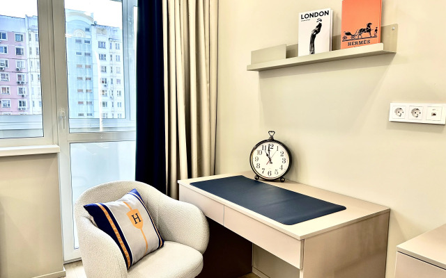 Lyuks S 2-Mya Balkonami I Dizaynerskim Remontom Flat
