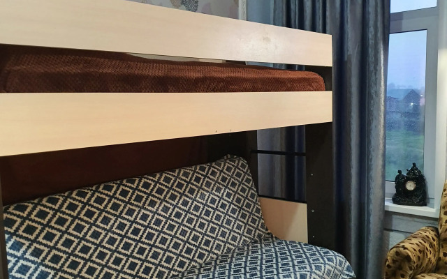 V Starinnom Osobnyake  voskresenskaya - Pamyatnik Provintsialnogo Klassitsizma Flat