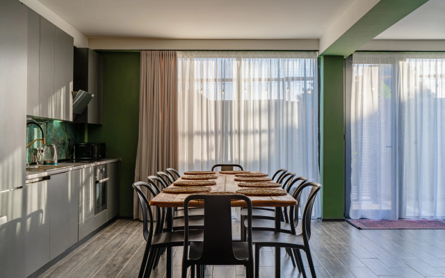 Chetyrehkomnatniye Niabi S Bilyyardom I Kinoteatrom Apartments