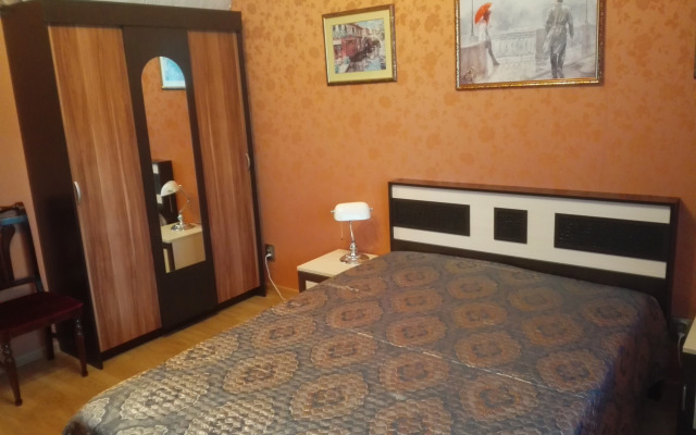 Na Dnepropetrovskoy Flat