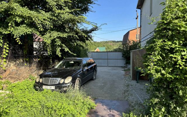 555 Dvukhetazhny S Terrasoy I Mangalom Private House