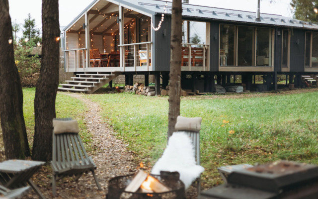 Частный дом с баней и чаном у воды и леса