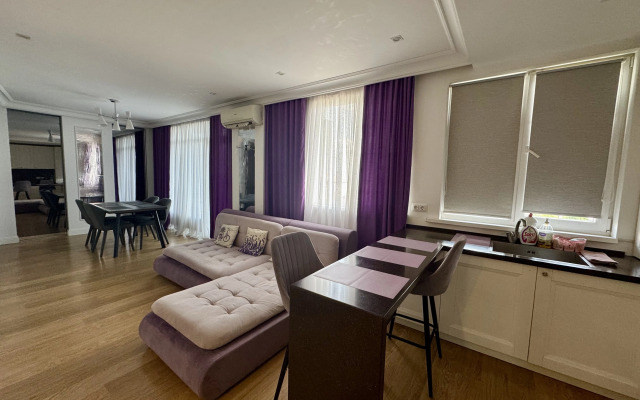 Mirror Apartment in Olympic Park Flat