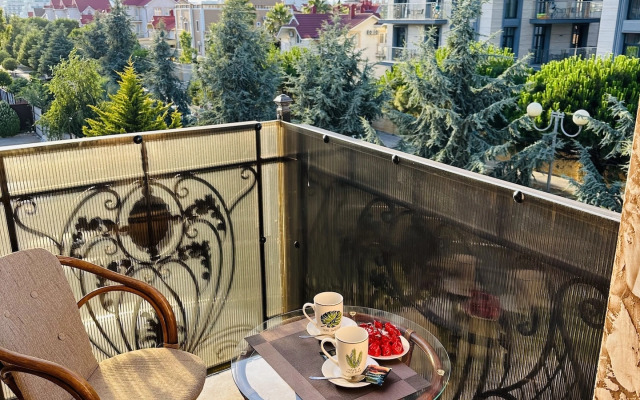 Na Nizhneimeretinskoy Ulitse 143 Flat