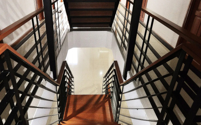 ZEN Rooms Suthisan Hotel