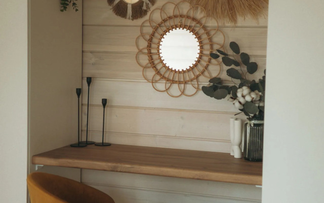 Частный дом с баней и чаном у воды и леса