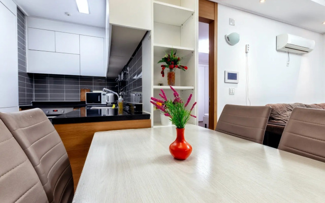 Na Prospekte Kabanbay Batyra 43 block B Apartments