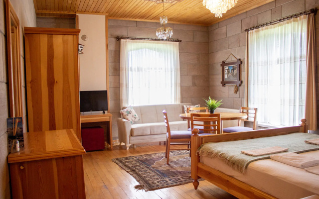 Lake Cildir Lodge Hotel