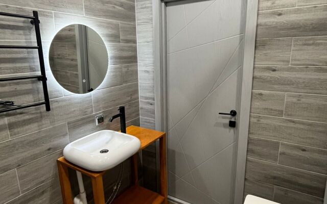 Lyuks na Irtyshskoy Naberezhnoy 13 Flat