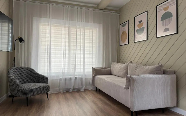 S Novym Dizaynerskim Remontom I Mebelyyu Private house