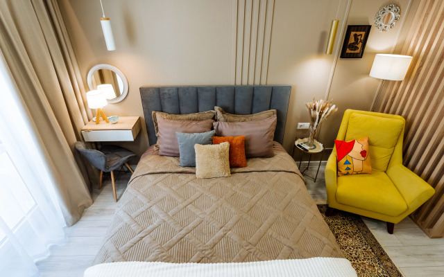 Uyutnye Apartamenty V Tsentre S Prekrasnym Servisom Flat