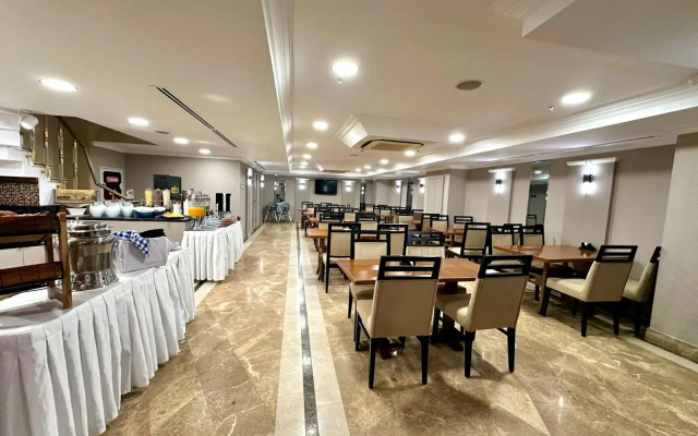 Aven Hotel