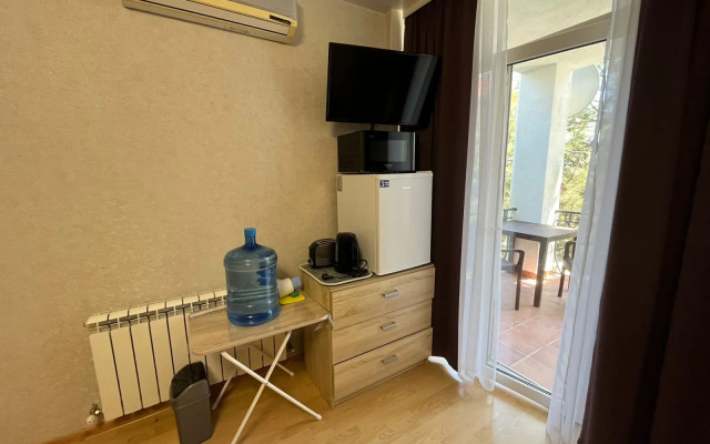 Апартаменты №2 Стандарт, 1 линия, боковой вид на море (4чел)