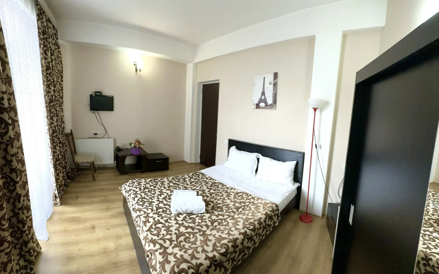 Qeroli old town Hotel