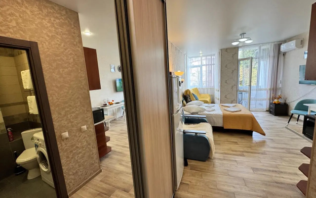 Ryadom S Naberezhnoy Flat