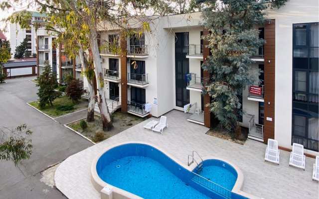 S Basseynom V ZHK Madrid-Park 2 Apartments