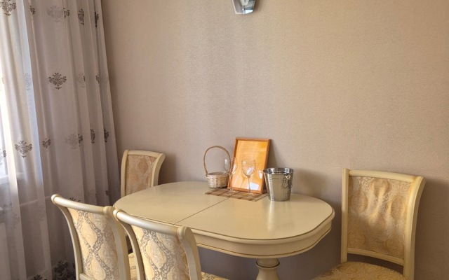 Bulvar 60 letiya Pobedy 8A Apartments