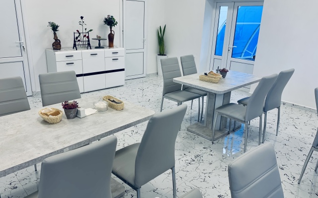 Eleni Guest House