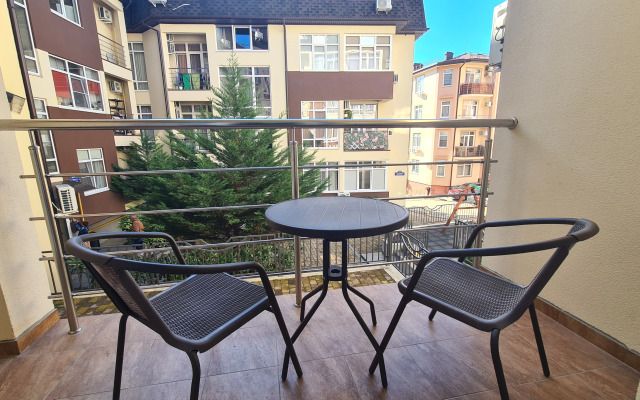 Studiya S Balkonchikom V Kurortnom Gorodke Flat