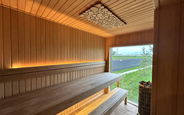 Частный дом Барнхауз с сауной и уличным джакузи