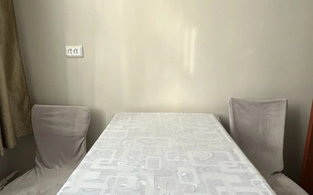 Dvukhkomnatnaya na Respublikanskoy Flat