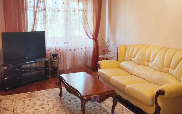 Velikolepnaya Trekhkomnatnaya Kvartira V Samom Tsentre Tuly Flat