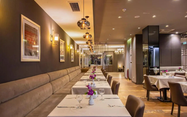 City Avenue Hotel