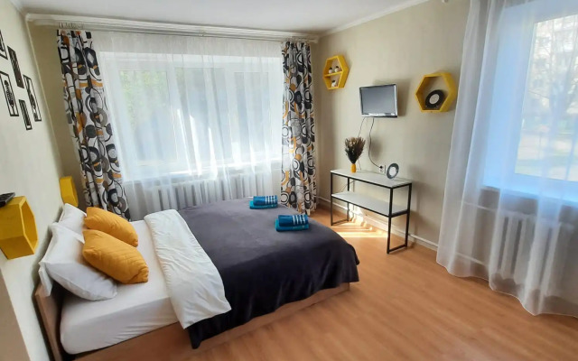 Uyutnoe mesto u Rybnoj derevni Flat