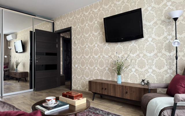 Semeynaya Retro s Vidom na Les Flat