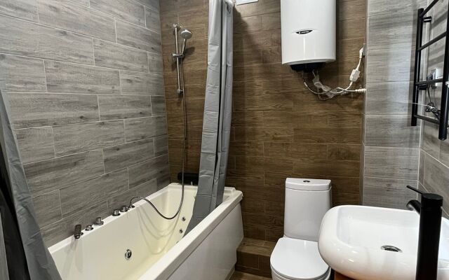 Lyuks na Irtyshskoy Naberezhnoy 13 Flat